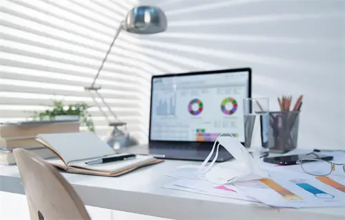 有黑夜含义的男生